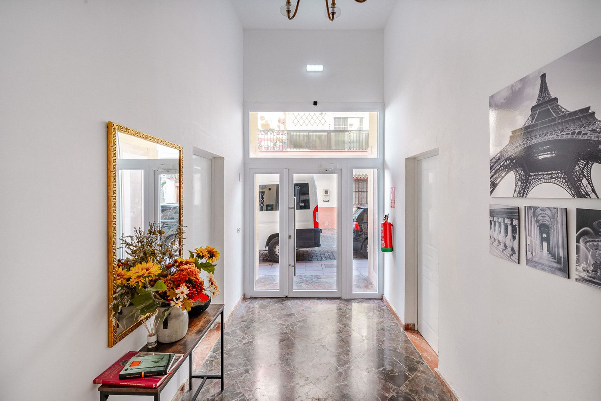 Se vende Aparthotel de 12 dormitorios en Costa Del Sol, Málaga, España