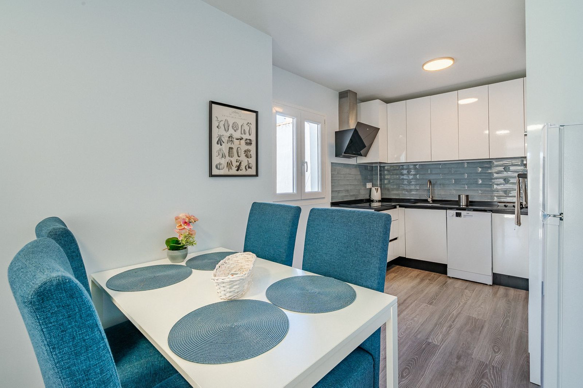Se vende Aparthotel de 12 dormitorios en Costa Del Sol, Málaga, España