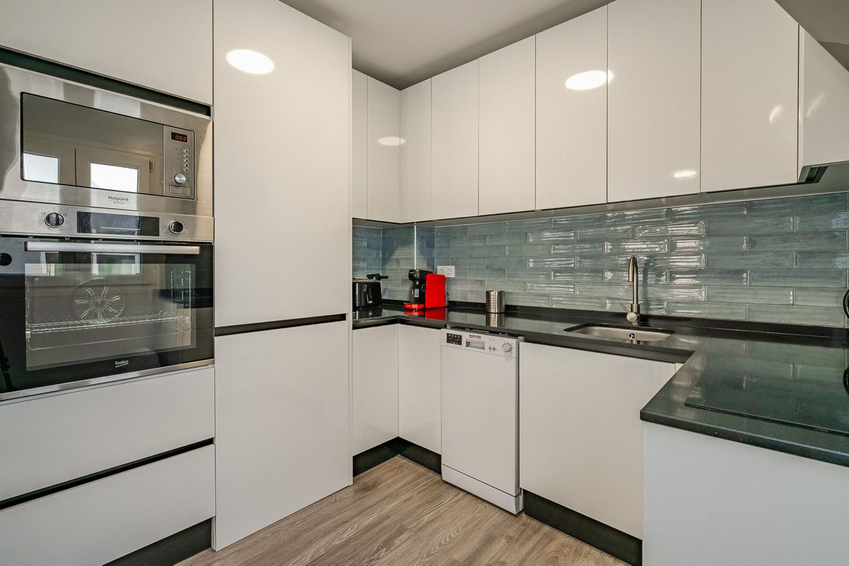 Se vende Aparthotel de 12 dormitorios en Costa Del Sol, Málaga, España