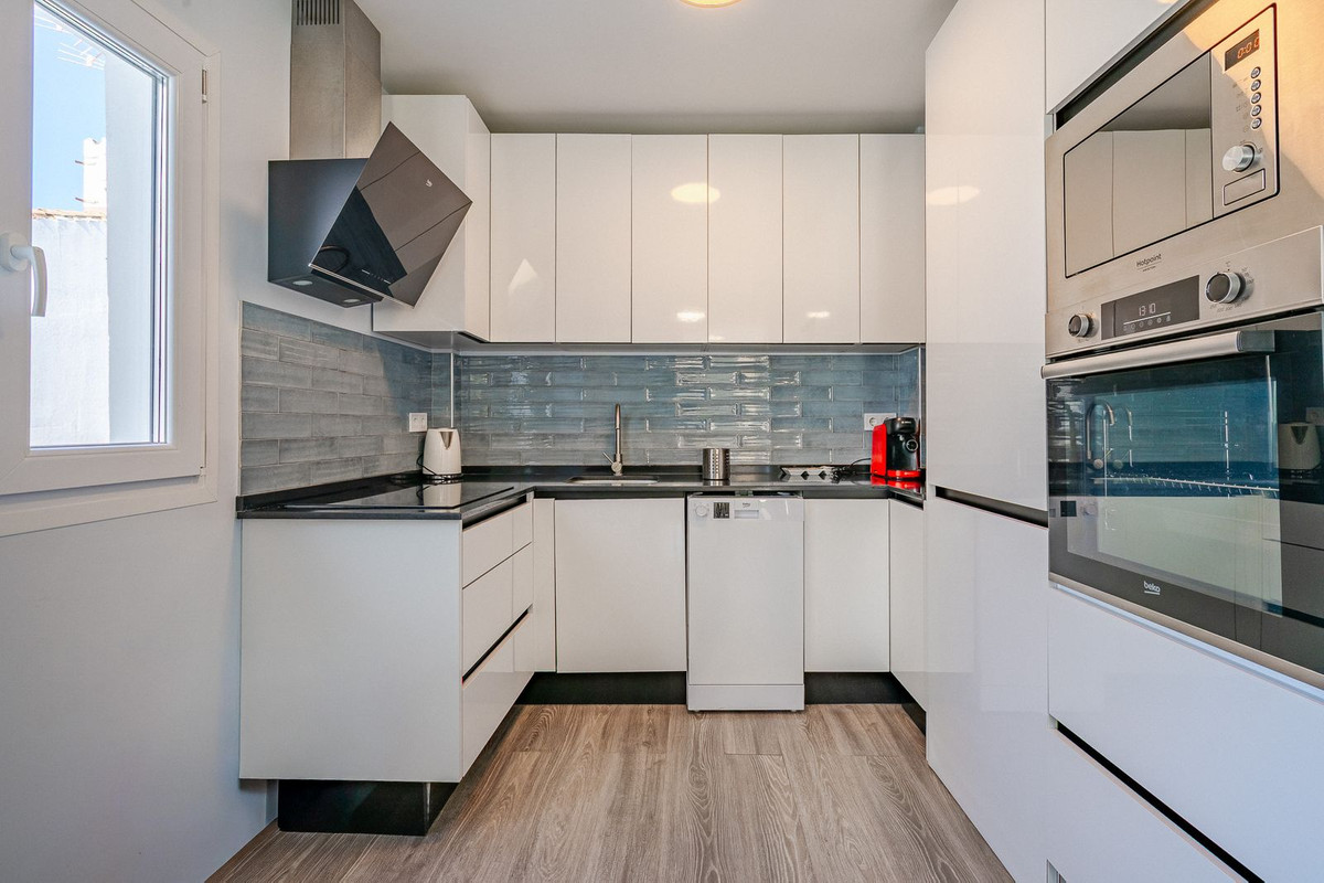 Se vende Aparthotel de 12 dormitorios en Costa Del Sol, Málaga, España