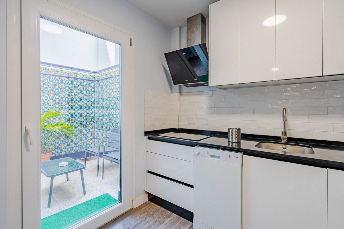 Se vende Aparthotel de 12 dormitorios en Costa Del Sol, Málaga, España