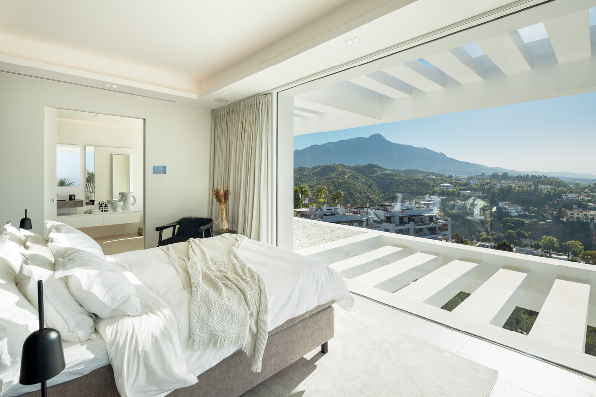 6 Bed Townhouse for sale in La Quinta Costa Del Sol, Málaga, Spain
