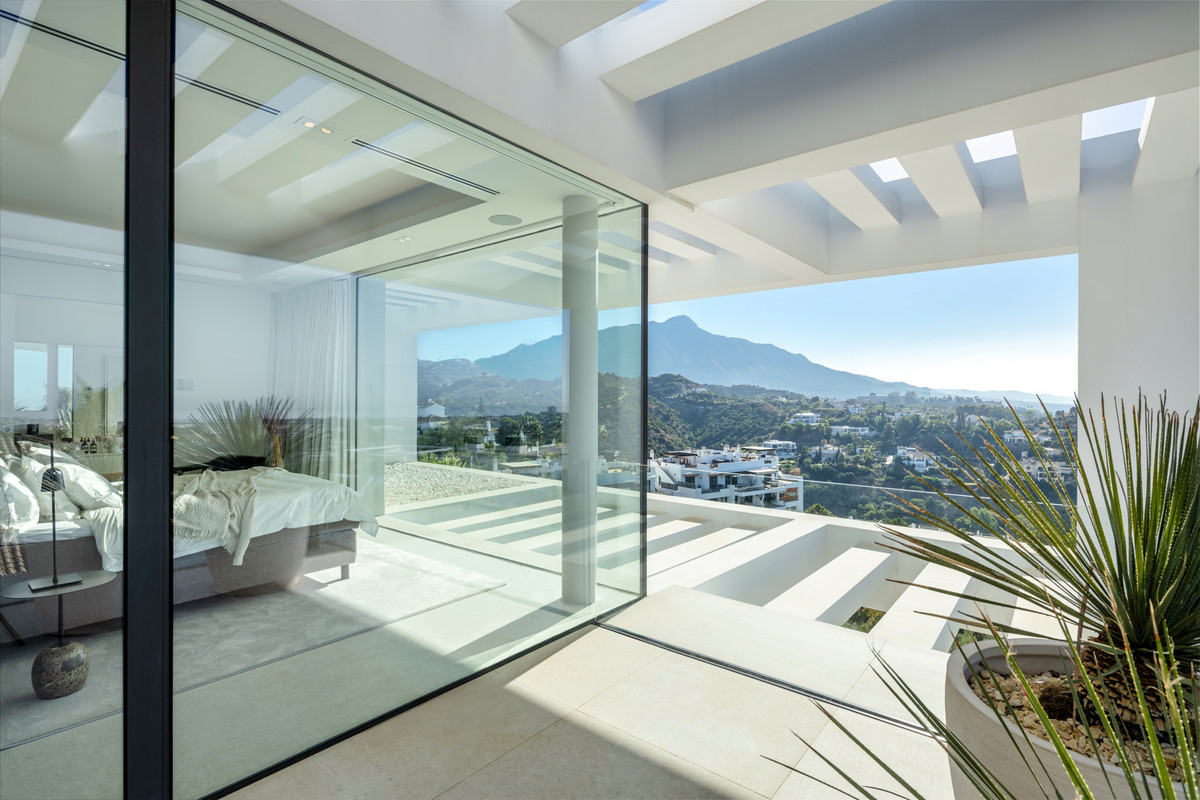 6 Bed Townhouse for sale in La Quinta Costa Del Sol, Málaga, Spain