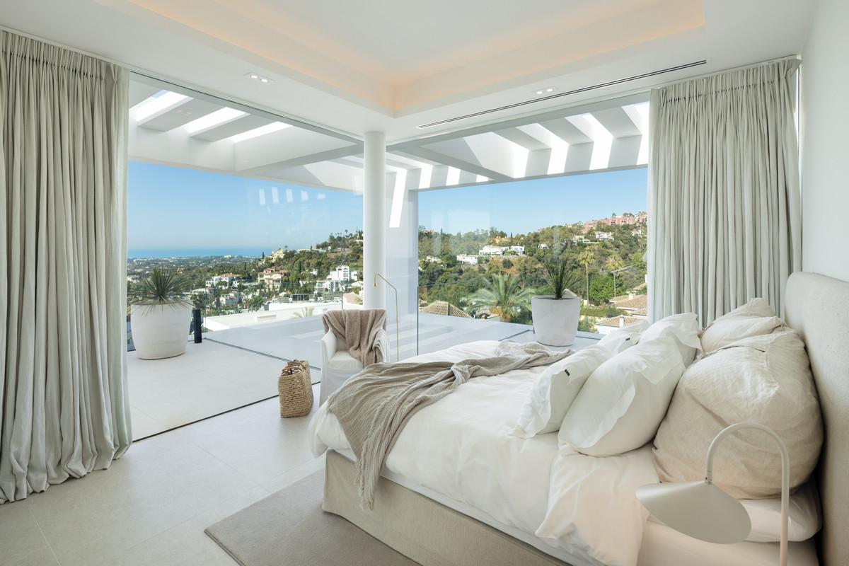 6 Bed Townhouse for sale in La Quinta Costa Del Sol, Málaga, Spain