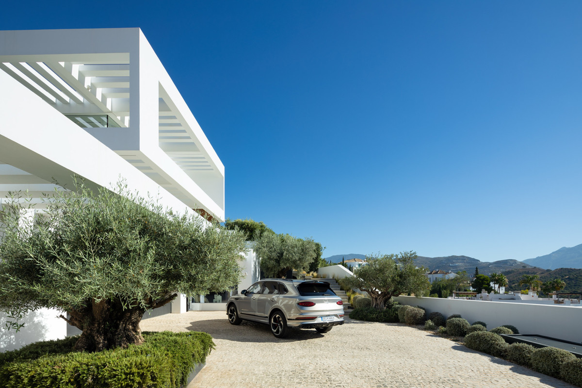 6 Bed Townhouse for sale in La Quinta Costa Del Sol, Málaga, Spain