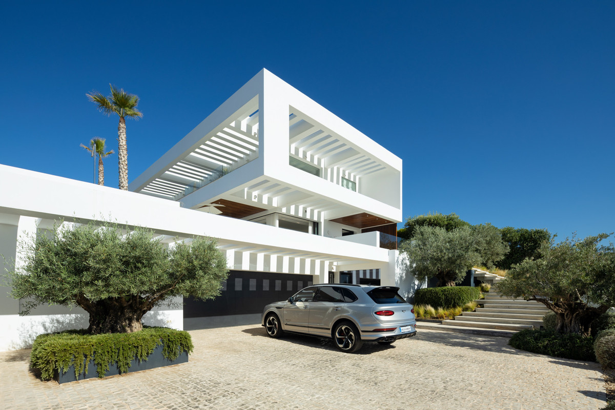 6 Bed Townhouse for sale in La Quinta Costa Del Sol, Málaga, Spain