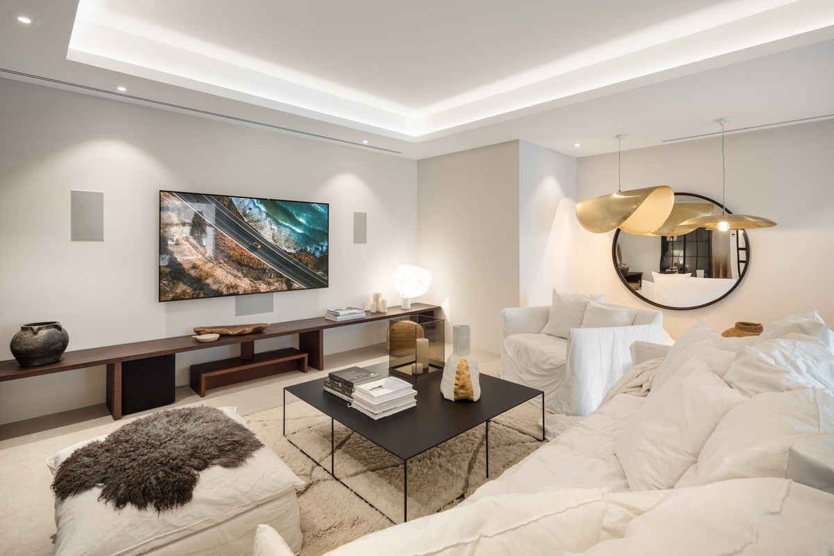 6 Bed Townhouse for sale in La Quinta Costa Del Sol, Málaga, Spain
