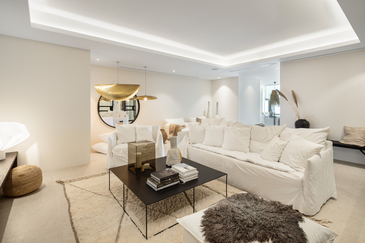 6 Bed Townhouse for sale in La Quinta Costa Del Sol, Málaga, Spain