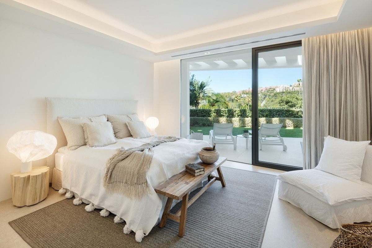 6 Bed Townhouse for sale in La Quinta Costa Del Sol, Málaga, Spain