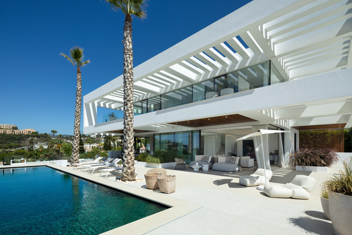 6 Bed Townhouse for sale in La Quinta Costa Del Sol, Málaga, Spain