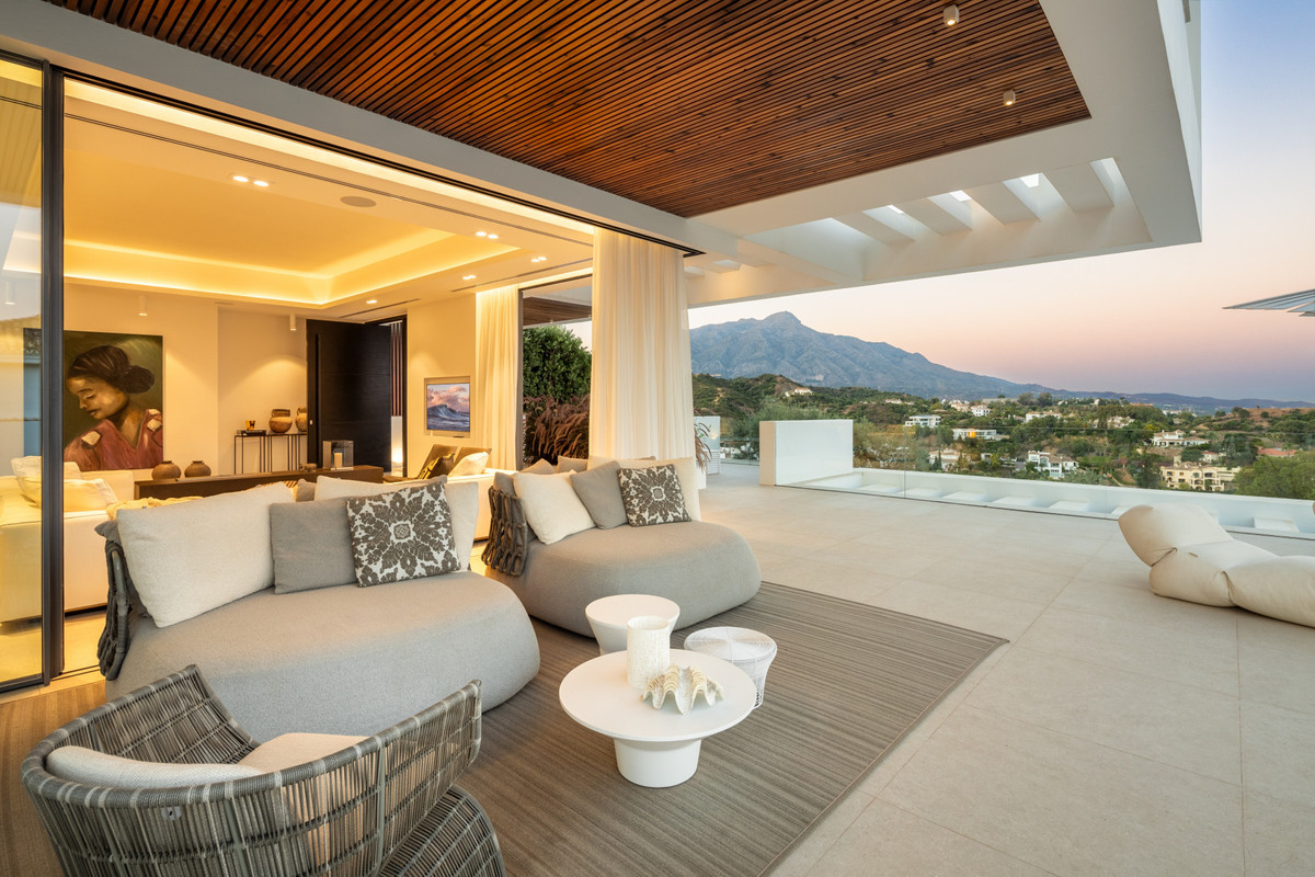 6 Bed Townhouse for sale in La Quinta Costa Del Sol, Málaga, Spain