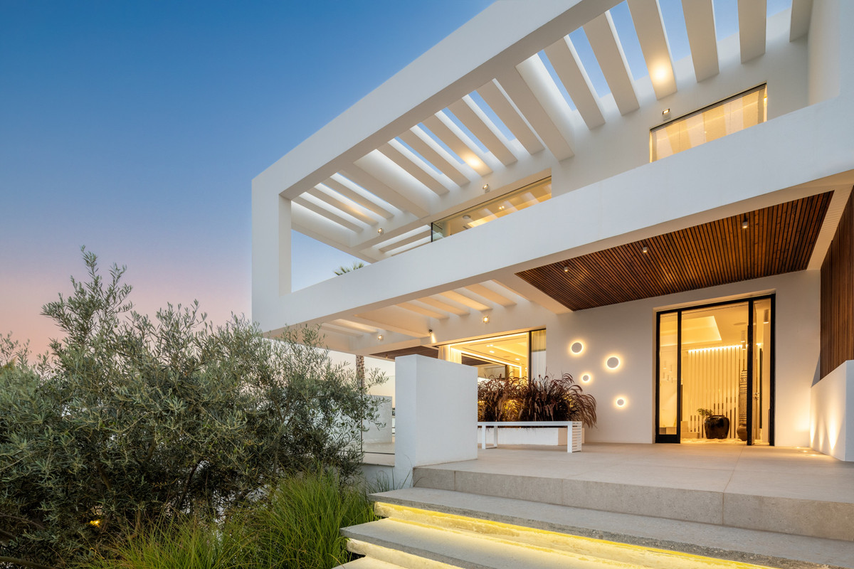 6 Bed Townhouse for sale in La Quinta Costa Del Sol, Málaga, Spain