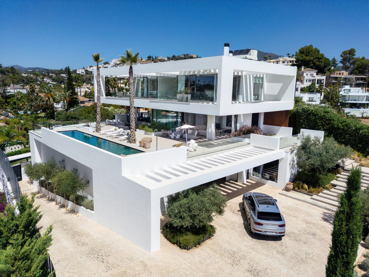 6 Bed Townhouse for sale in La Quinta Costa Del Sol, Málaga, Spain