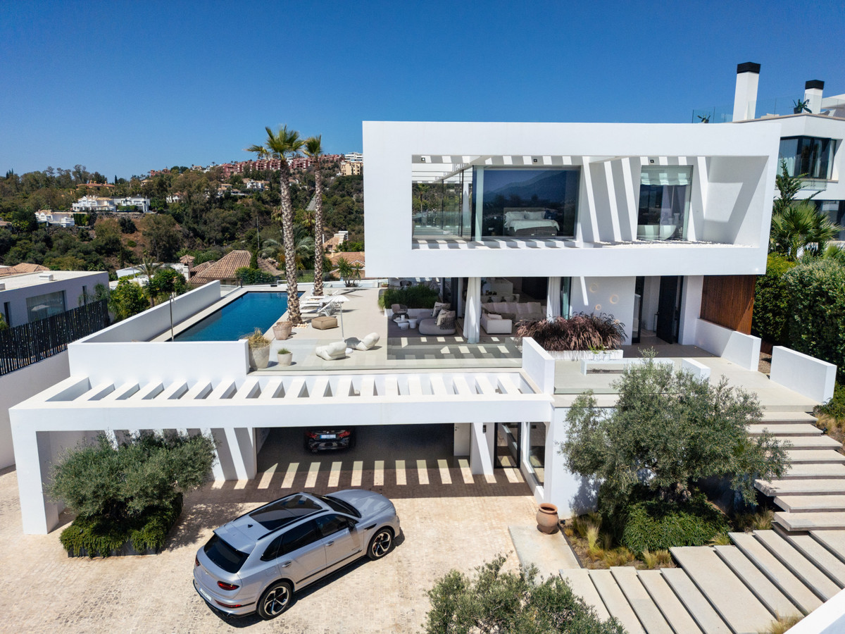 6 Bed Townhouse for sale in La Quinta Costa Del Sol, Málaga, Spain