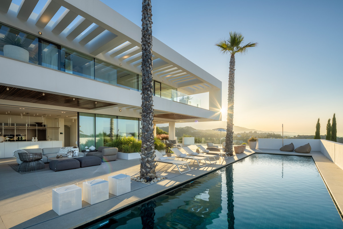 6 Bed Townhouse for sale in La Quinta Costa Del Sol, Málaga, Spain