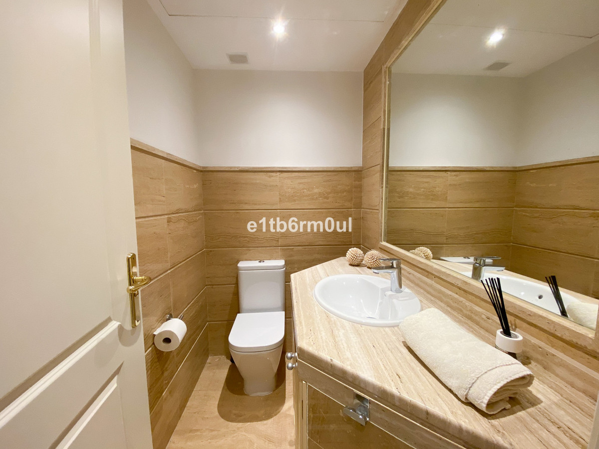 2 Bed Apartment for sale in Nueva Andalucía Costa Del Sol, Málaga, Spain