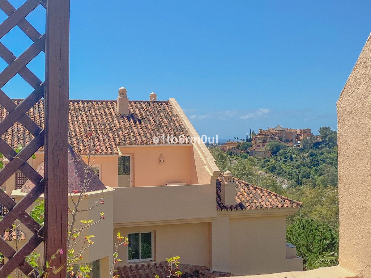 2 Bed Apartment for sale in Nueva Andalucía Costa Del Sol, Málaga, Spain