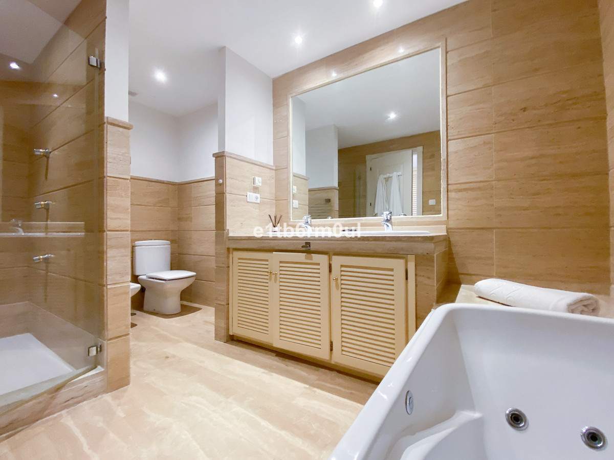 2 Bed Apartment for sale in Nueva Andalucía Costa Del Sol, Málaga, Spain
