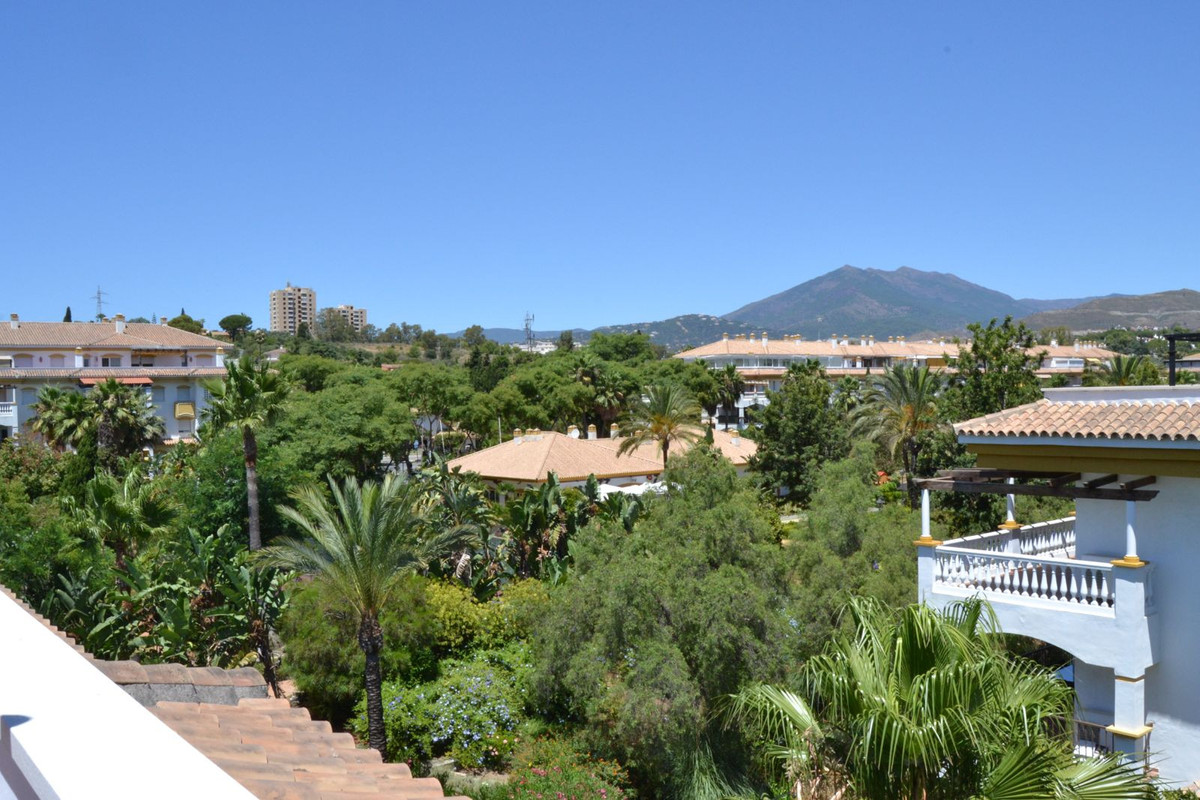 2 Bed Apartment for sale in Nueva Andalucía Costa Del Sol, Málaga, Spain