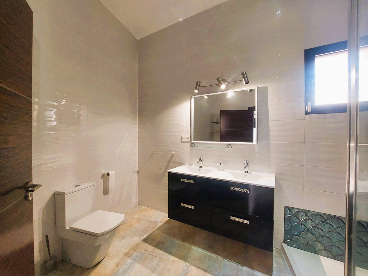 Se vende Villa - Chalet de 3 dormitorios en Costa Blanca, Alicante, España