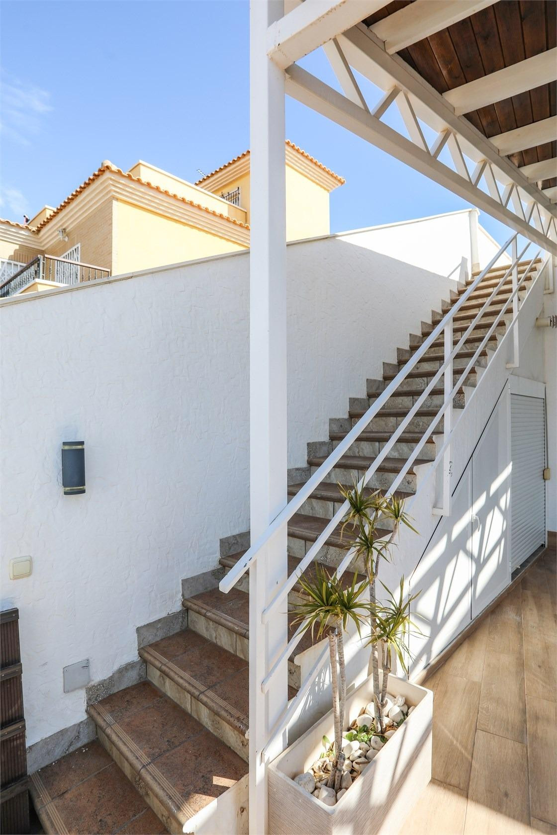 Se vende Villa - Chalet de 3 dormitorios en Costa Blanca, Alicante, España