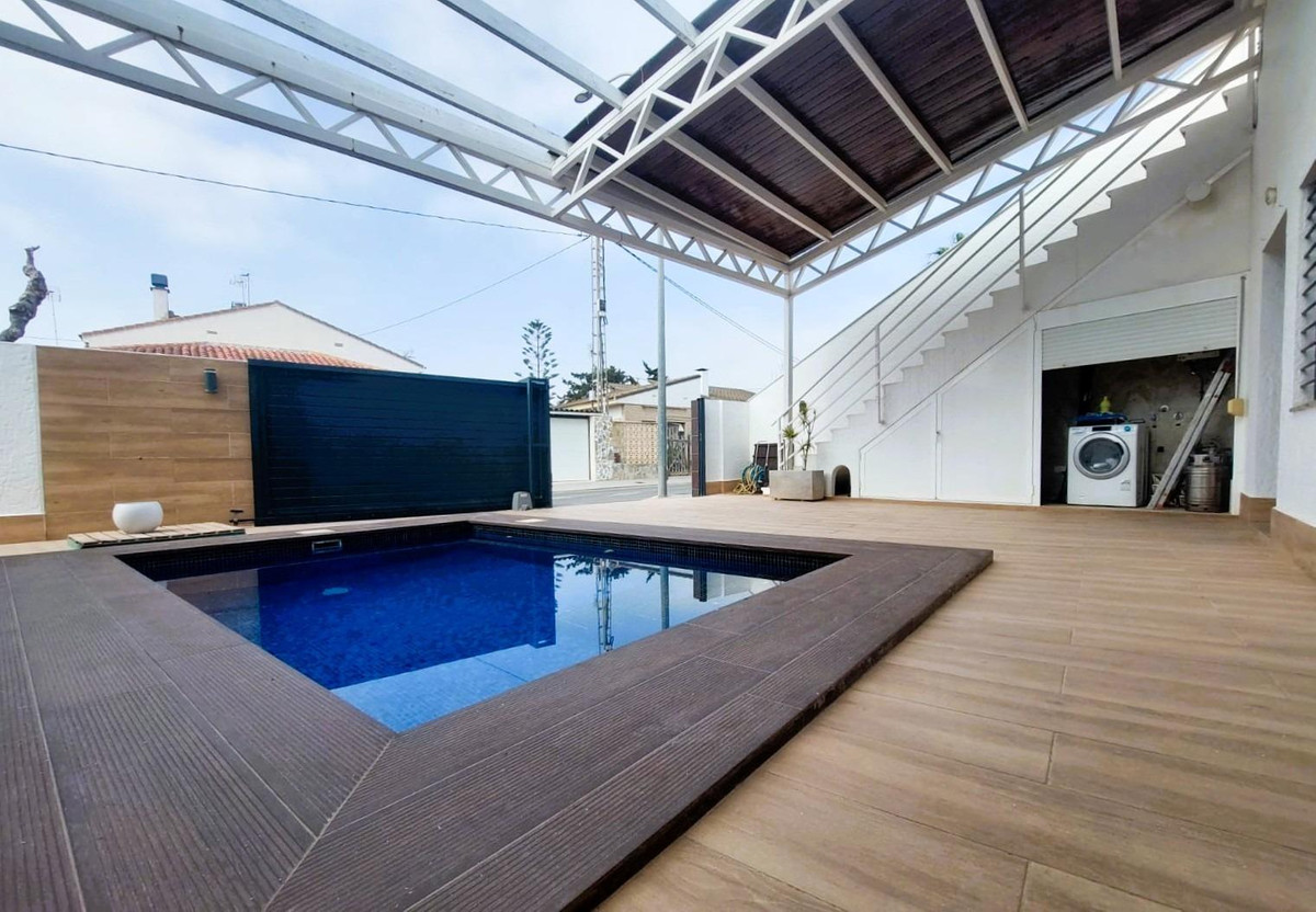 Se vende Villa - Chalet de 3 dormitorios en Costa Blanca, Alicante, España