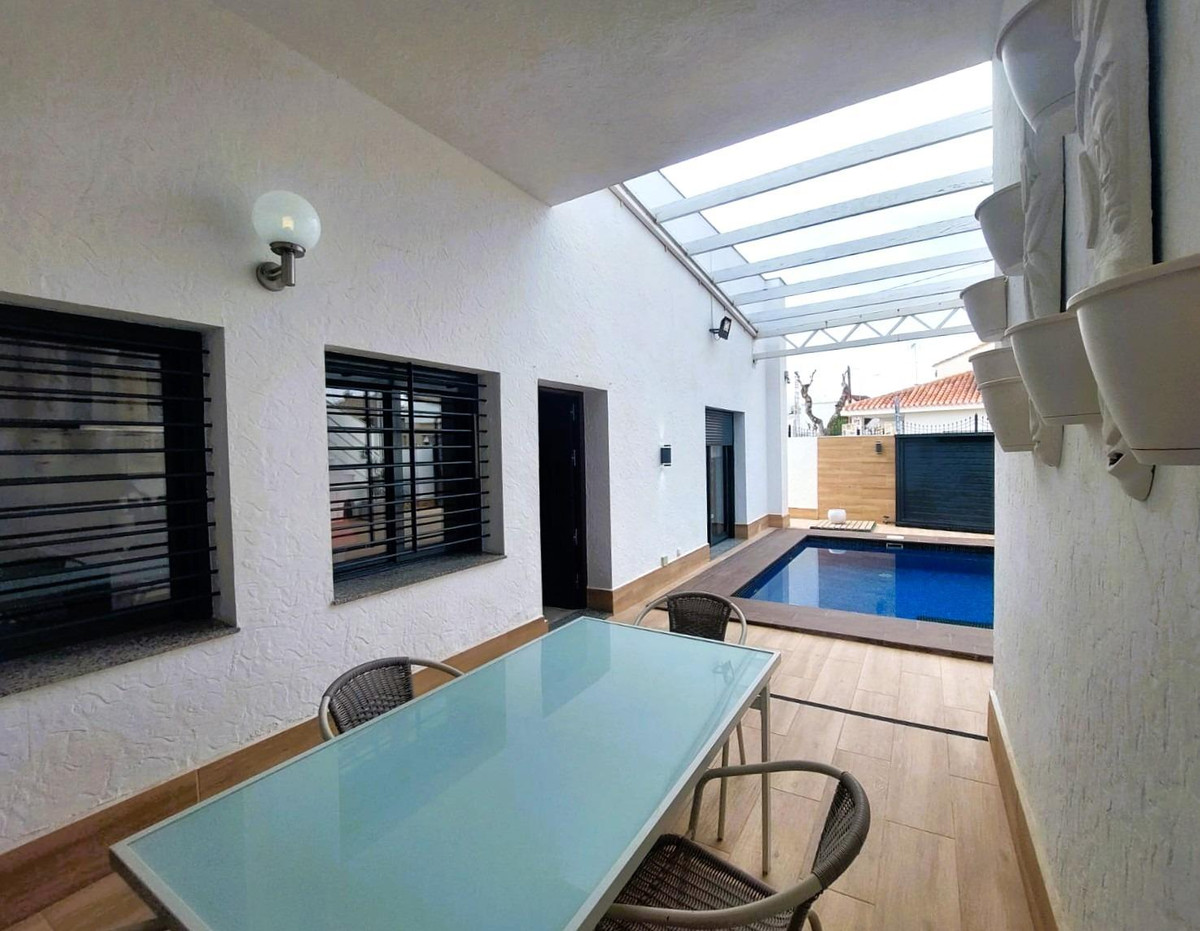 Se vende Villa - Chalet de 3 dormitorios en Costa Blanca, Alicante, España