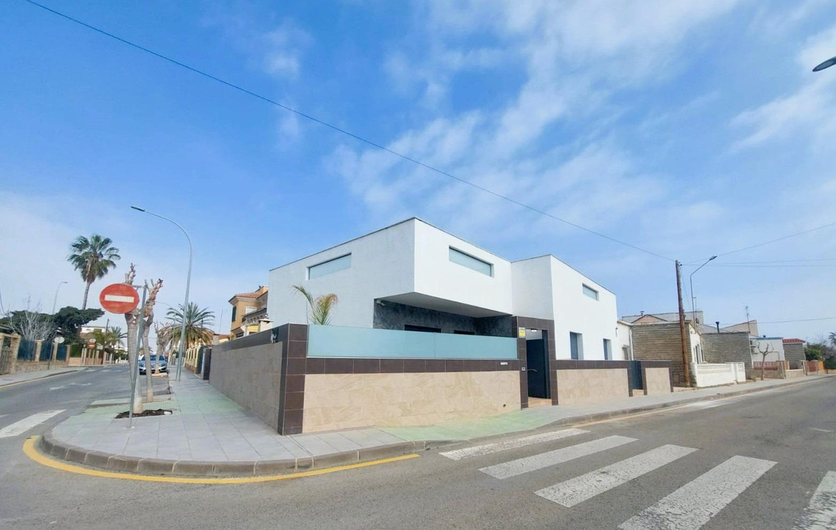 Se vende Villa - Chalet de 3 dormitorios en Costa Blanca, Alicante, España