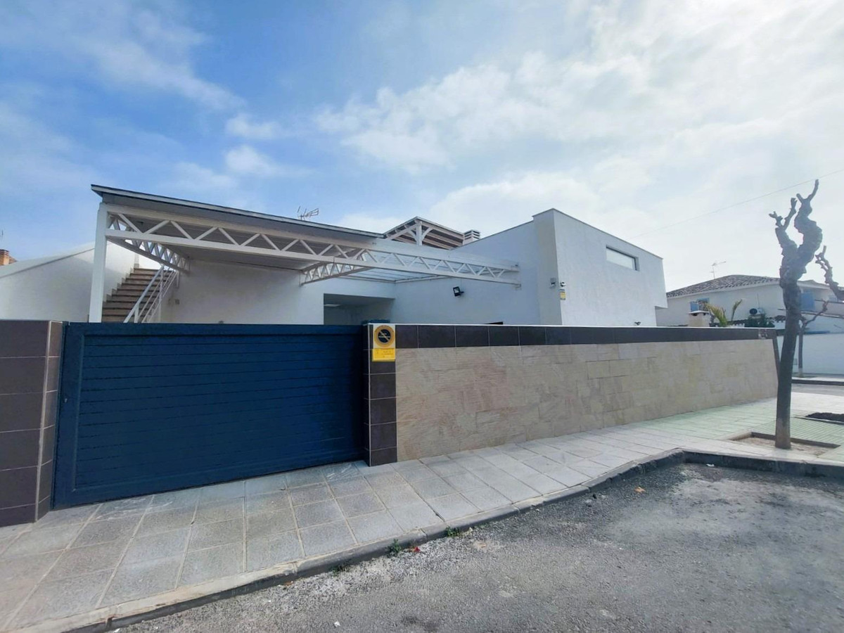 Se vende Villa - Chalet de 3 dormitorios en Costa Blanca, Alicante, España