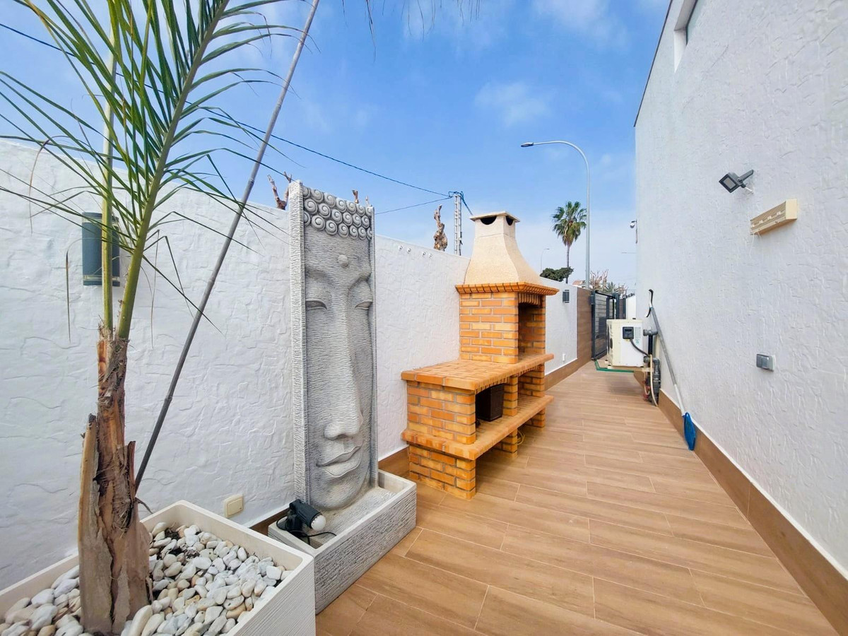Se vende Villa - Chalet de 3 dormitorios en Costa Blanca, Alicante, España