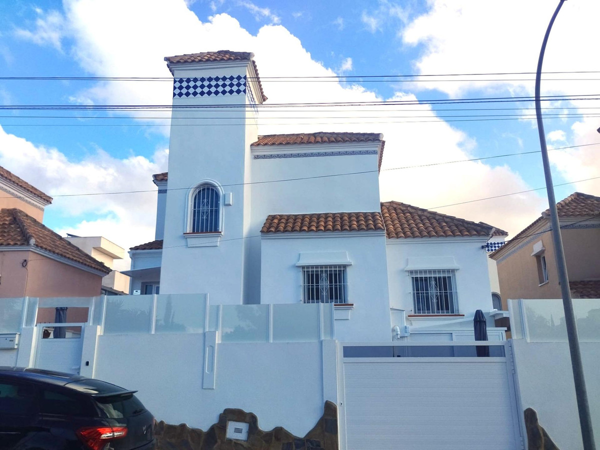 Se vende Villa - Chalet de 4 dormitorios en Costa Blanca, Alicante, España