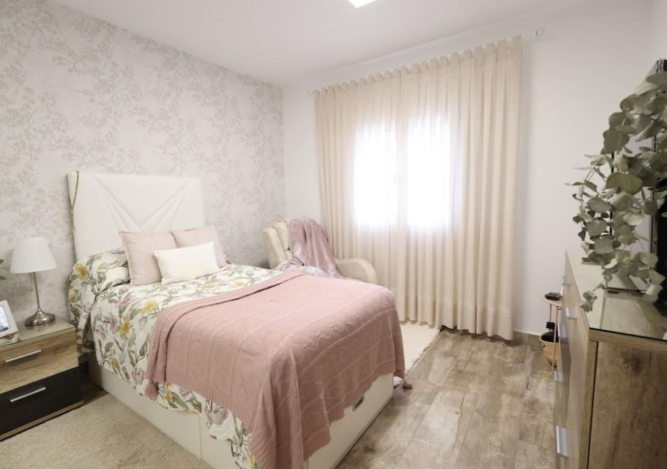Se vende Villa - Chalet de 4 dormitorios en Costa Blanca, Alicante, España