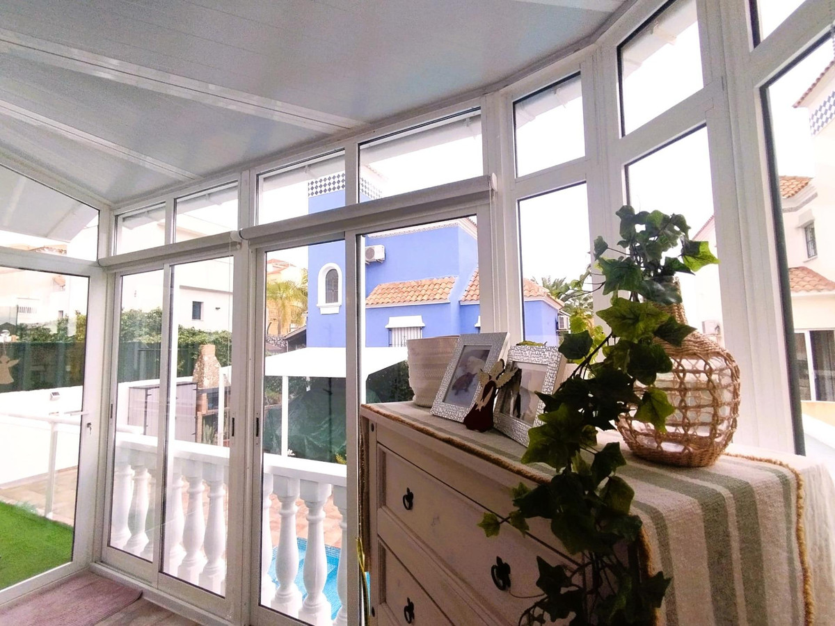 Se vende Villa - Chalet de 4 dormitorios en Costa Blanca, Alicante, España