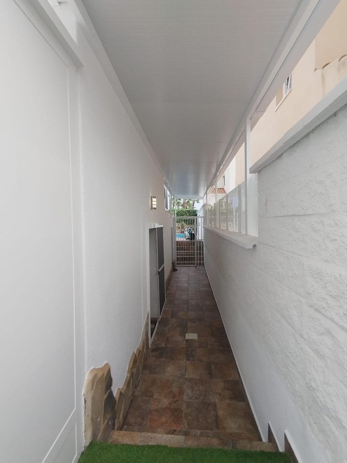 Se vende Villa - Chalet de 4 dormitorios en Costa Blanca, Alicante, España