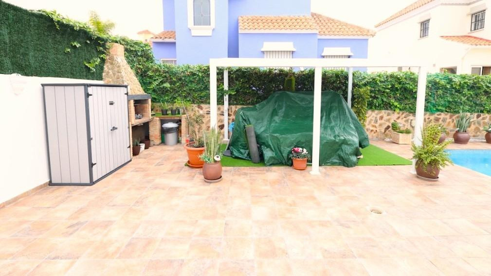 Se vende Villa - Chalet de 4 dormitorios en Costa Blanca, Alicante, España
