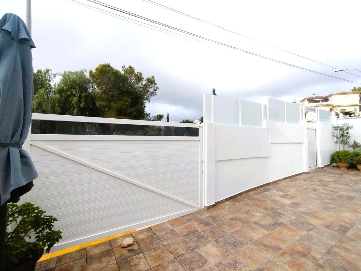 Se vende Villa - Chalet de 4 dormitorios en Costa Blanca, Alicante, España