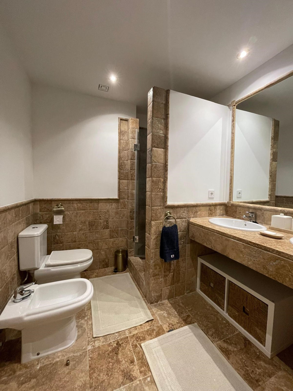 Se vende Apartamento Planta Media de 2 dormitorios en Costa Del Sol, Málaga, España