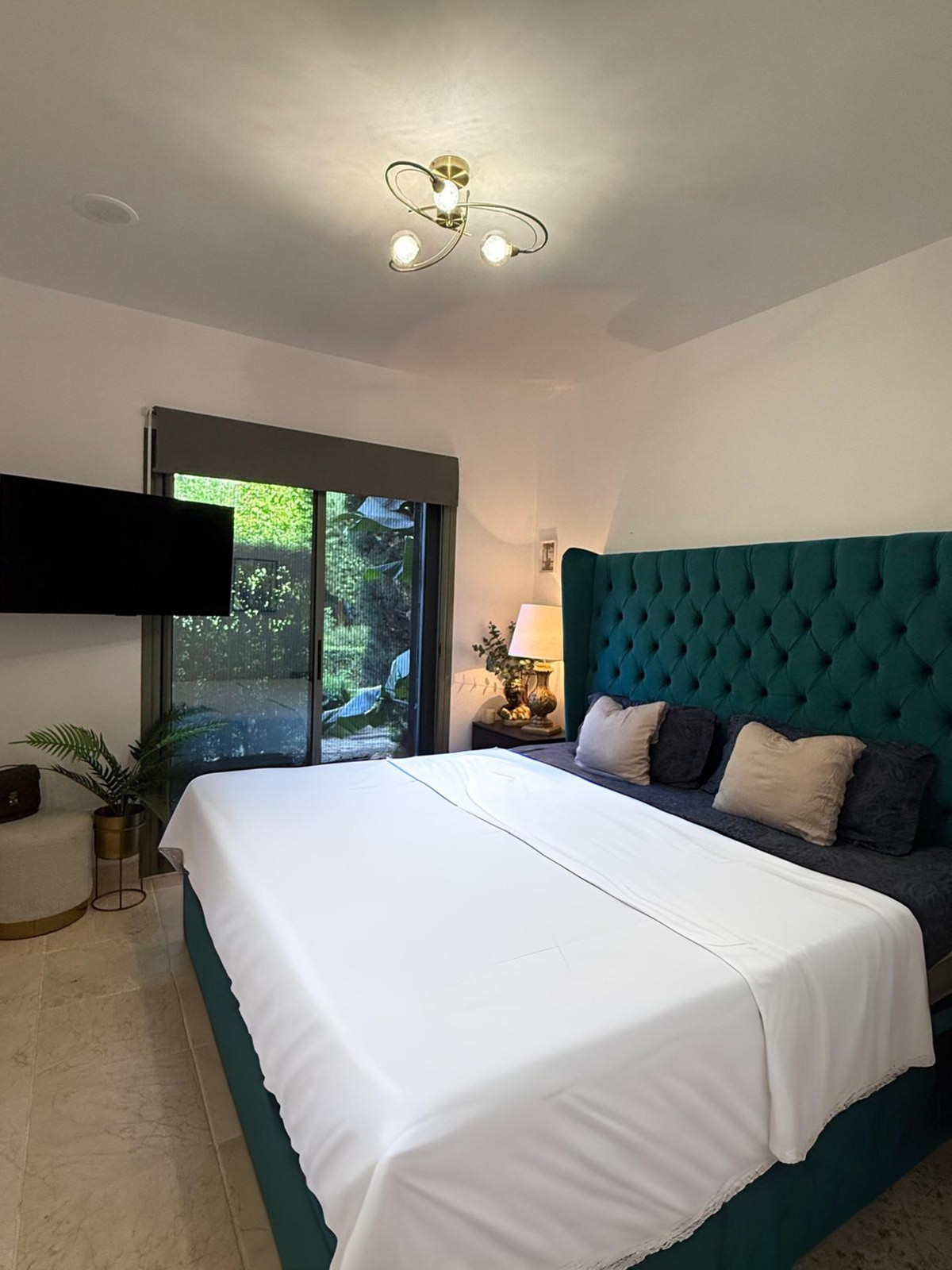 Se vende Apartamento Planta Media de 2 dormitorios en Costa Del Sol, Málaga, España