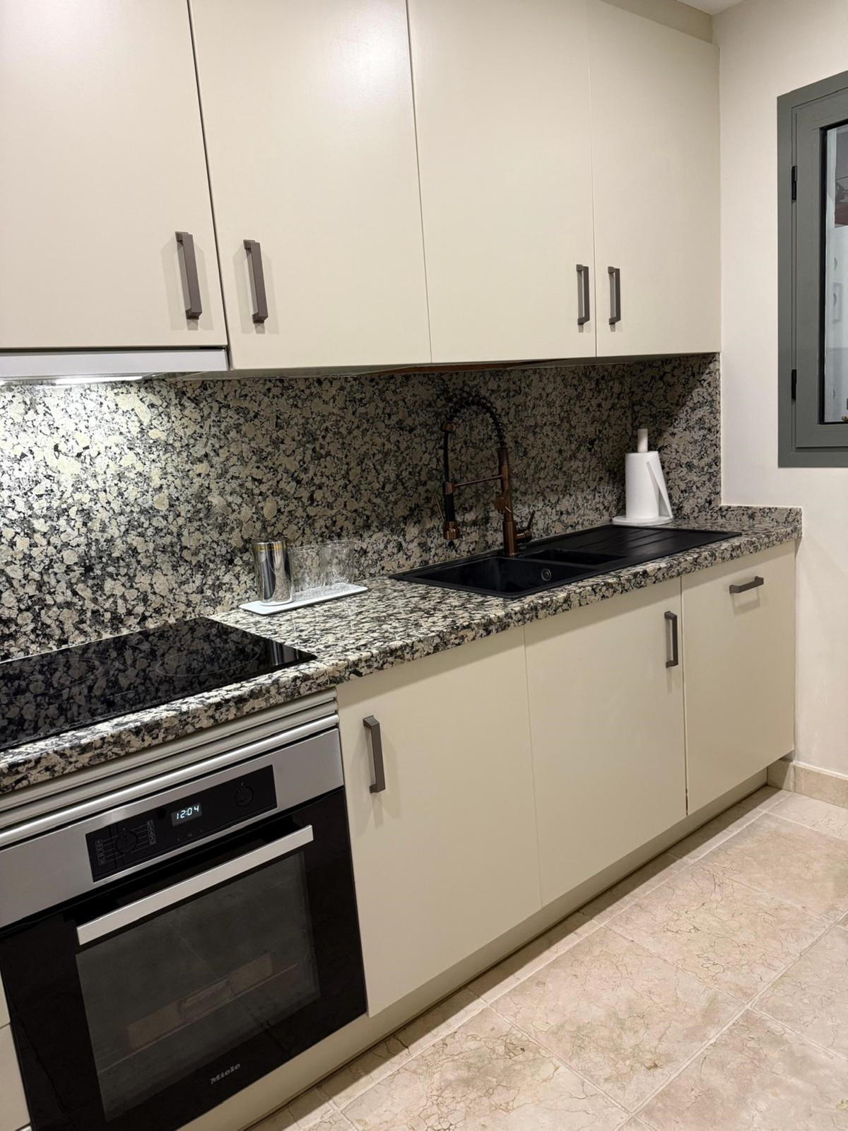 Se vende Apartamento Planta Media de 2 dormitorios en Costa Del Sol, Málaga, España
