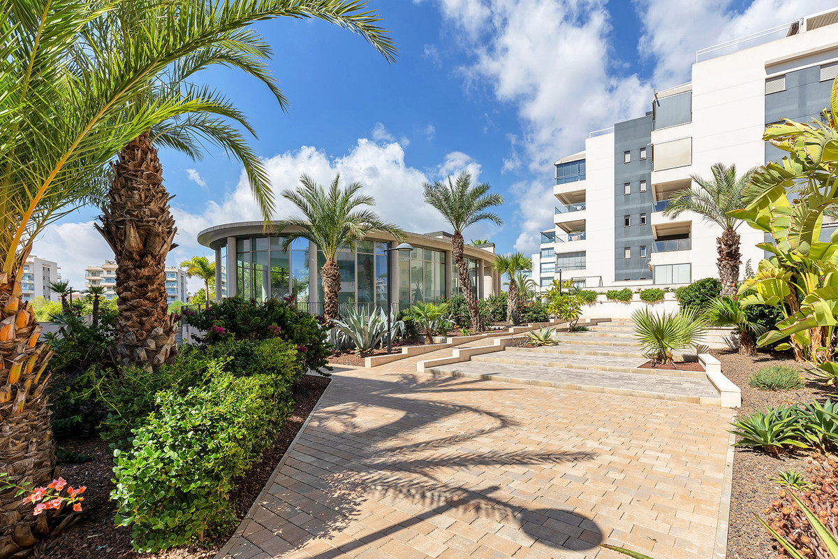 Se vende Apartamento Planta Media de 2 dormitorios en Costa Blanca, Alicante, España