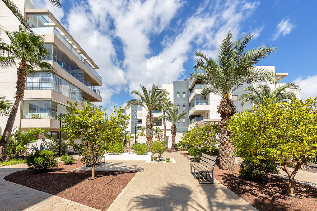 Se vende Apartamento Planta Media de 2 dormitorios en Costa Blanca, Alicante, España