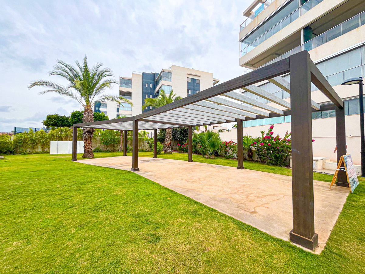 Se vende Apartamento Planta Media de 2 dormitorios en Costa Blanca, Alicante, España