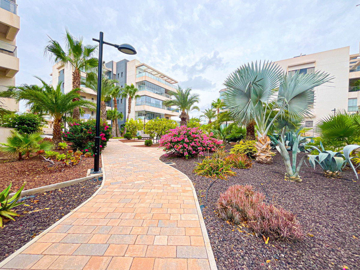 Se vende Apartamento Planta Media de 2 dormitorios en Costa Blanca, Alicante, España