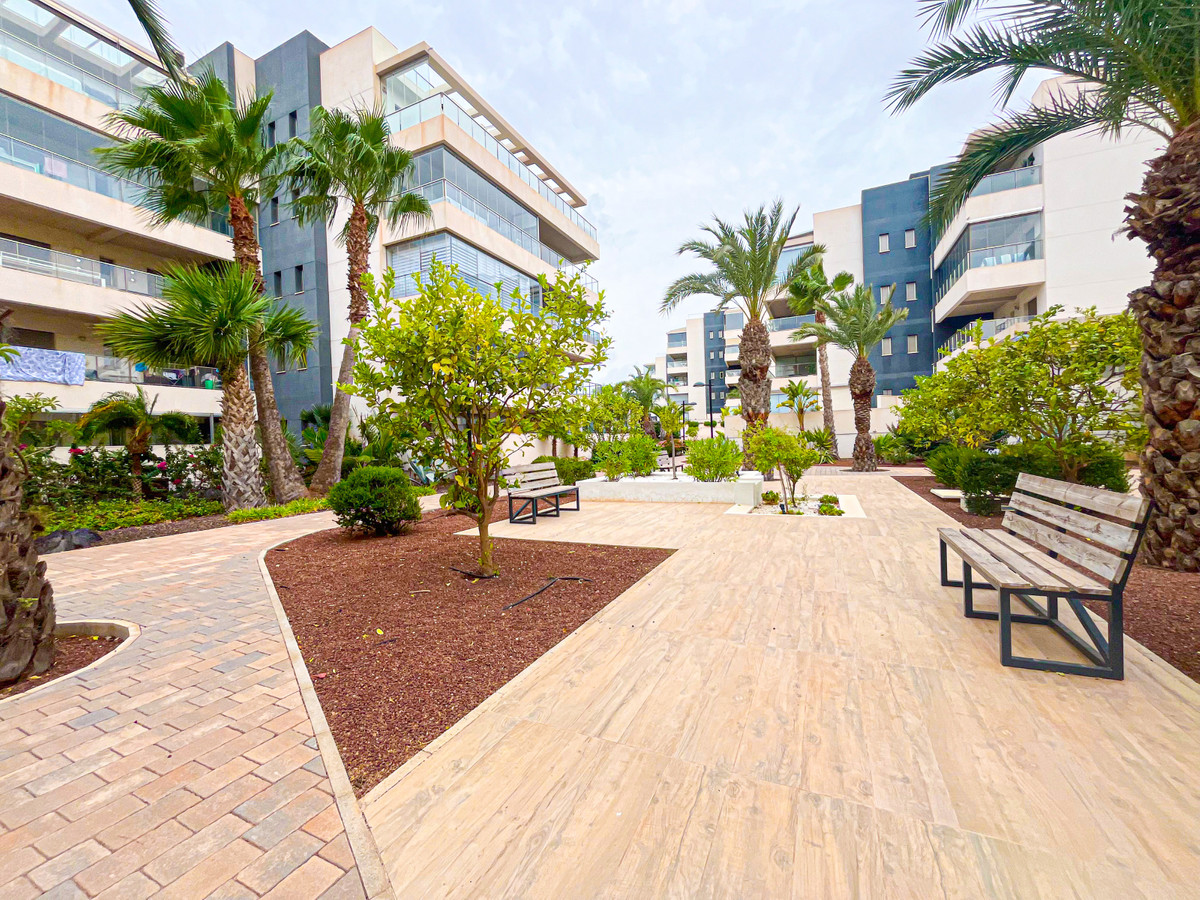 Se vende Apartamento Planta Media de 2 dormitorios en Costa Blanca, Alicante, España