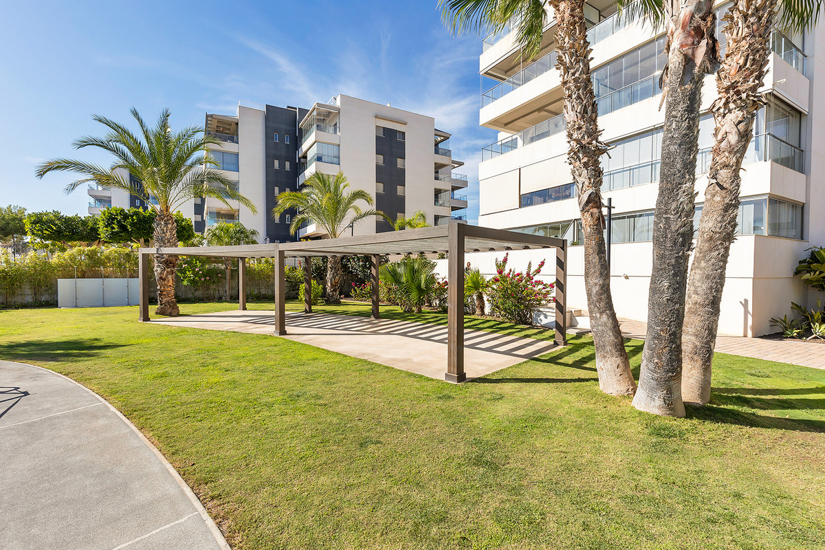 Se vende Apartamento Planta Media de 2 dormitorios en Costa Blanca, Alicante, España