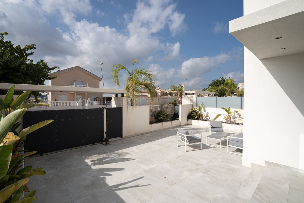 5 Bed Townhouse for sale in Ciudad Quesada Costa Blanca, Alicante, Spain