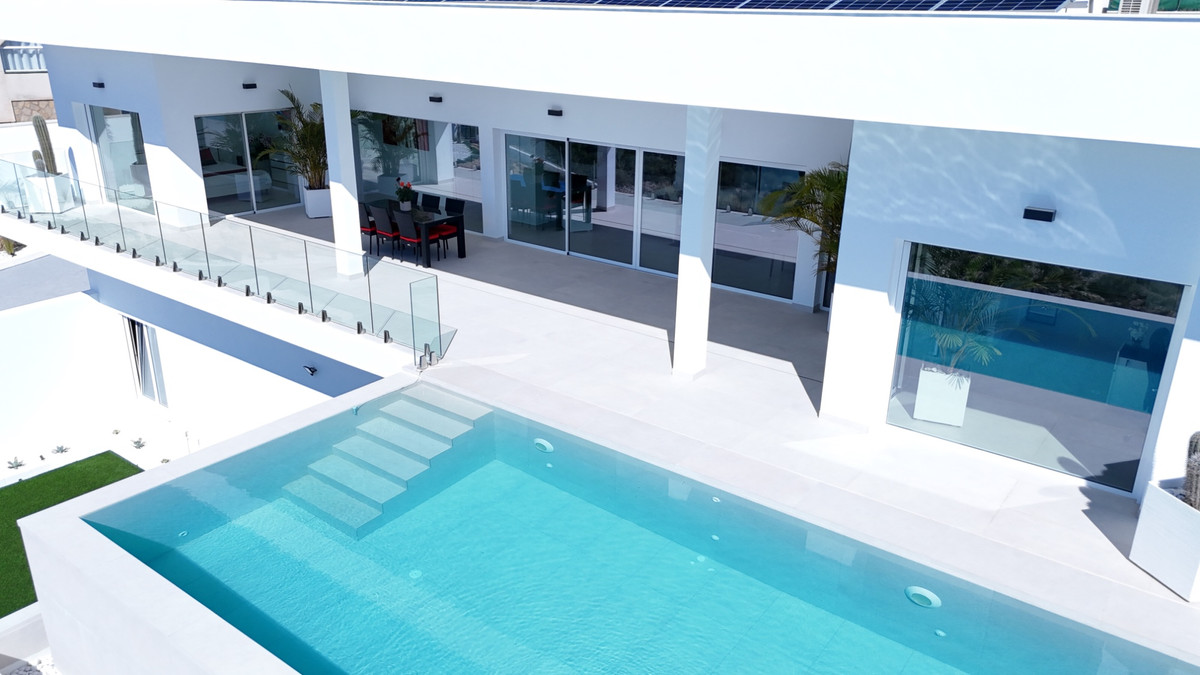 5 Bed Townhouse for sale in La Marina Costa Blanca, Alicante, Spain