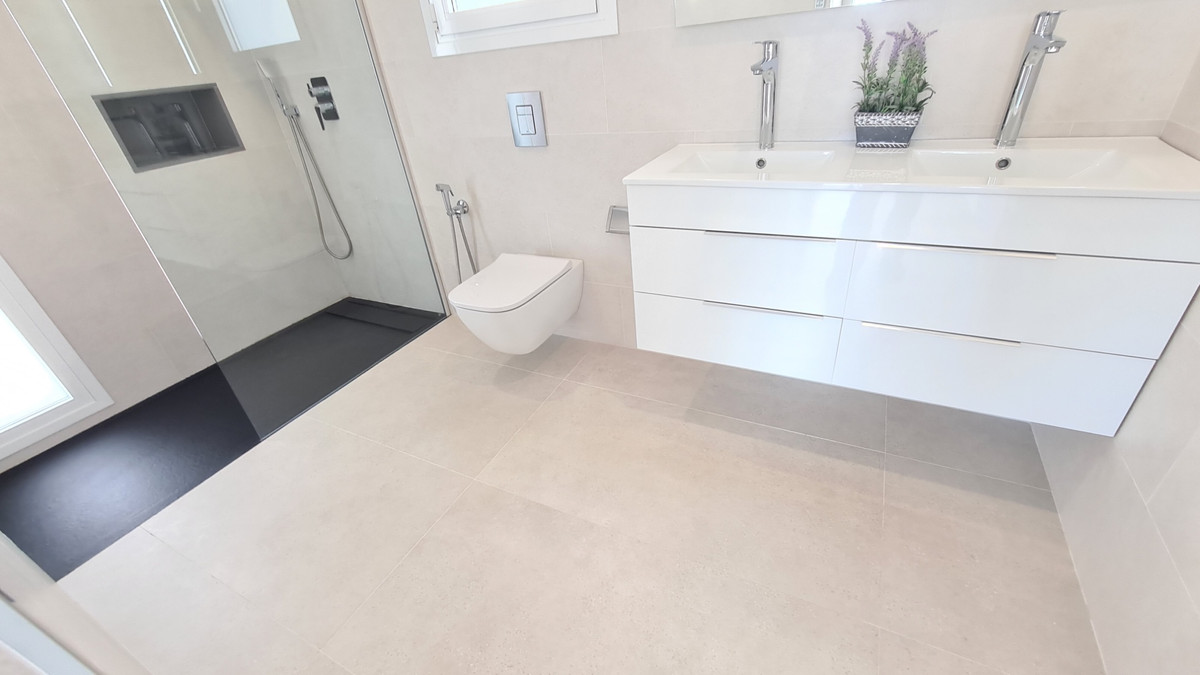 5 Bed Townhouse for sale in La Marina Costa Blanca, Alicante, Spain