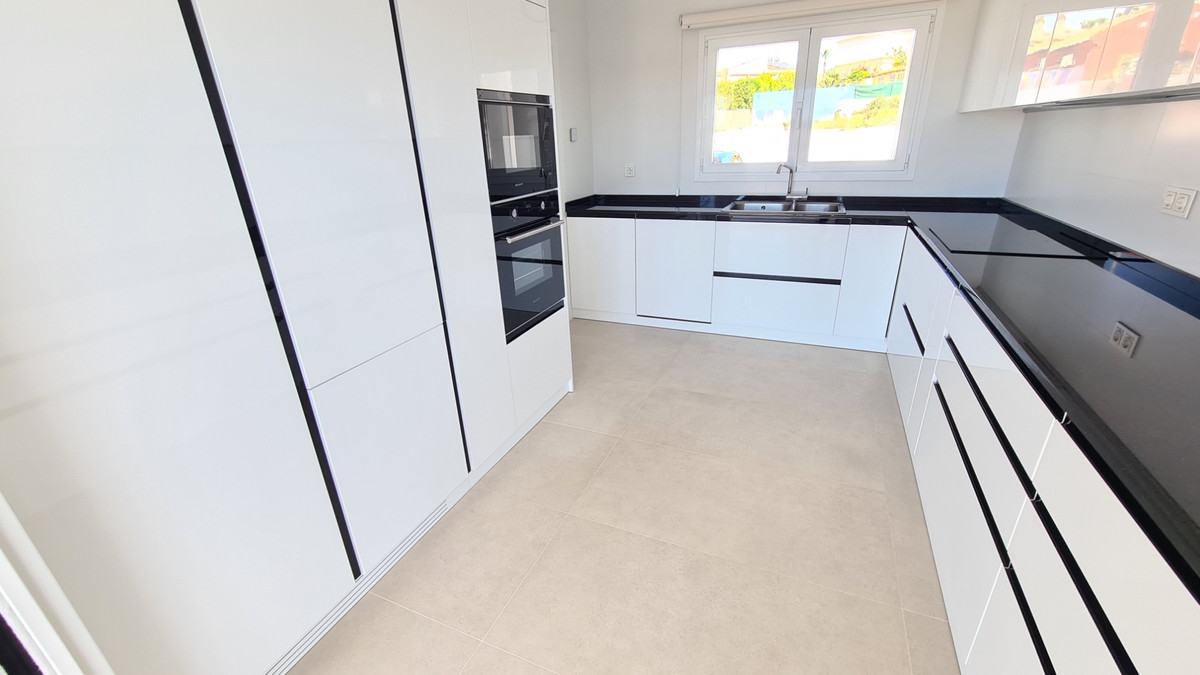 5 Bed Townhouse for sale in La Marina Costa Blanca, Alicante, Spain
