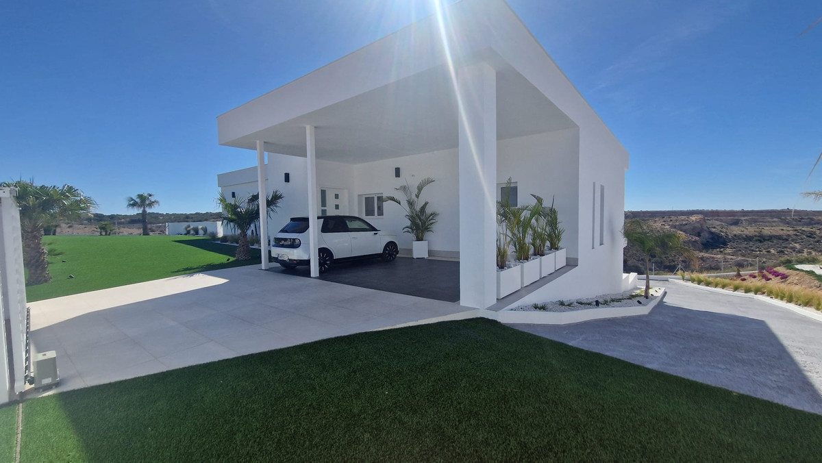 5 Bed Townhouse for sale in La Marina Costa Blanca, Alicante, Spain